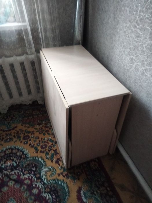 Продам стол книжка