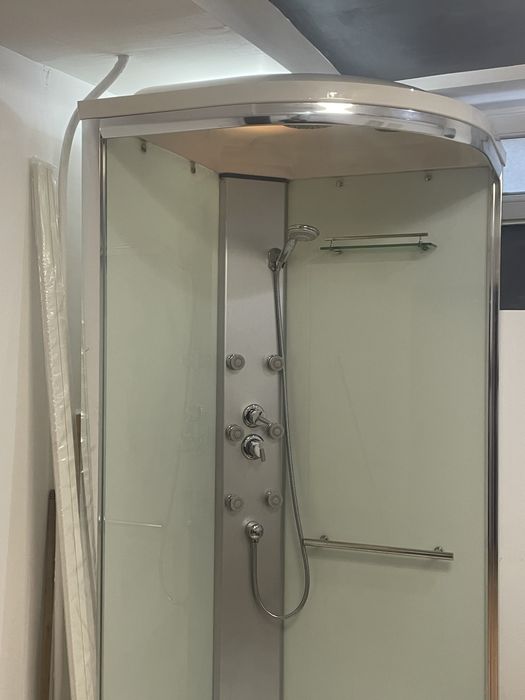 Cabina dus  arata ca noua