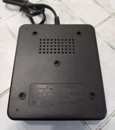 Зарядно за презареждащи батерии 18650, НОВО зарядно за батерия