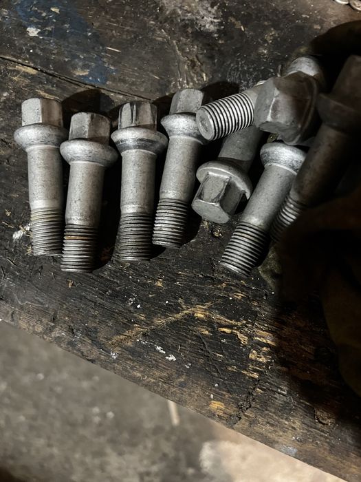 Болты на мерседес