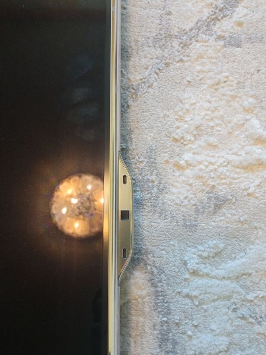 Продам телевизор Samsung UE46ES8007, сломан экран