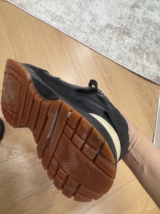 Продам кожаные кроссовки Тучино