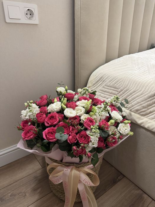 Свежие цветы в корзине