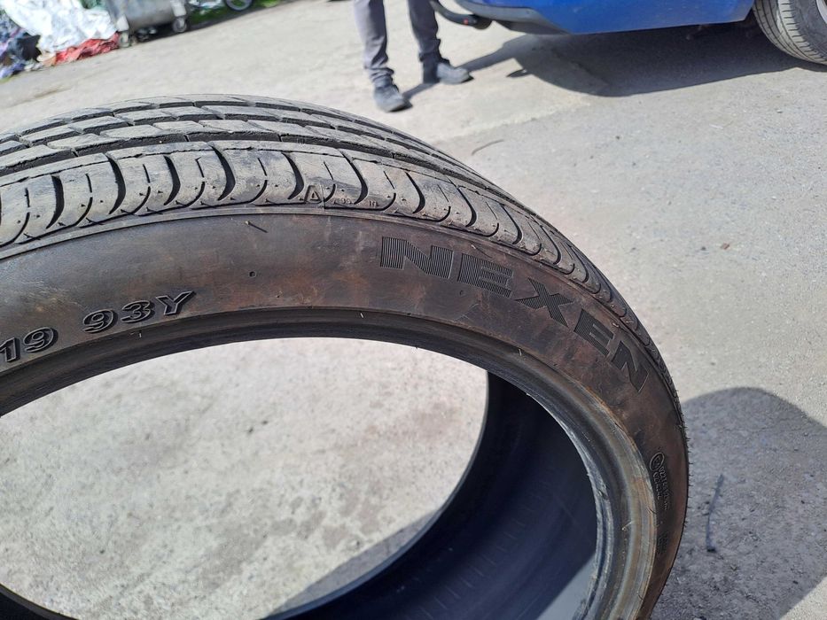Гуми  245/40 R19