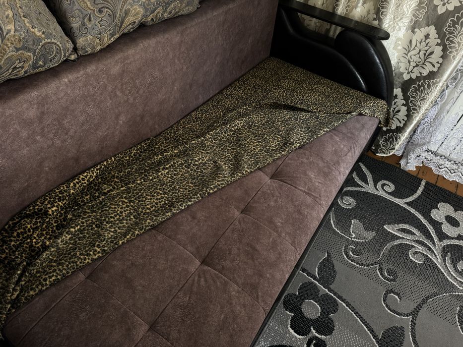 Продам  диван.