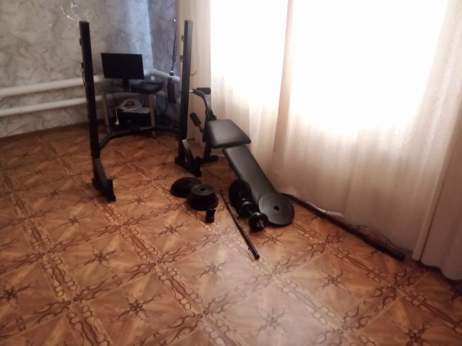 Скамья со штангой