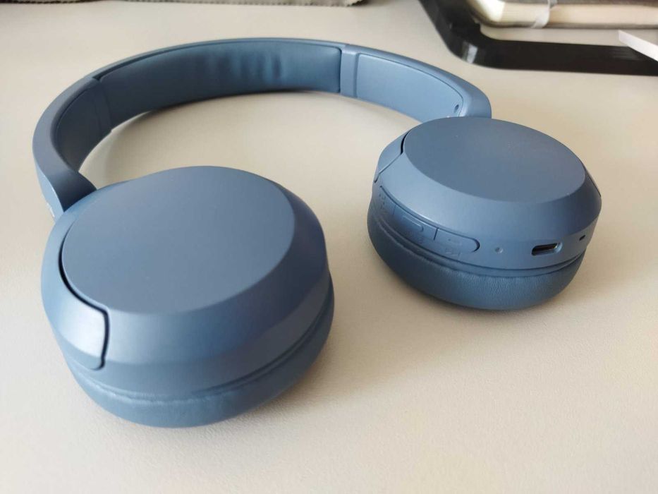 Продавам НОВИ Sony WH-CH520 (син цвят) – безжични слушалки!