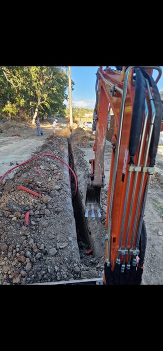 Miniexcavator Bobcat de inchiriat  pentru nivelare teren /demolari/defrisare/sapaturi/fundatii/canalizari/descarcare mecanizata paleti etc