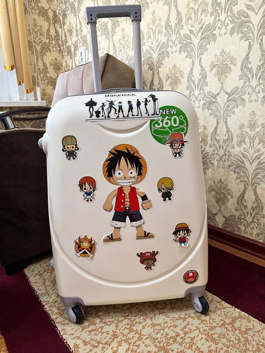 Чемодан почти новый