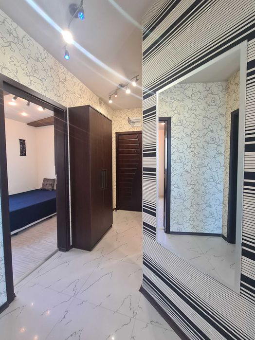 Продава се Тристаен апартамент в Варна, Автогара - 85 кв.м за 7 €/кв.м - Снимка #2