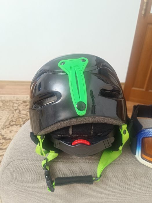 Шлем горнолыжный и очки