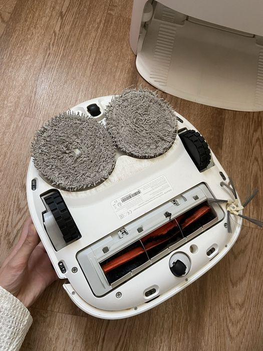 Продам робот пылесос Dreame W10