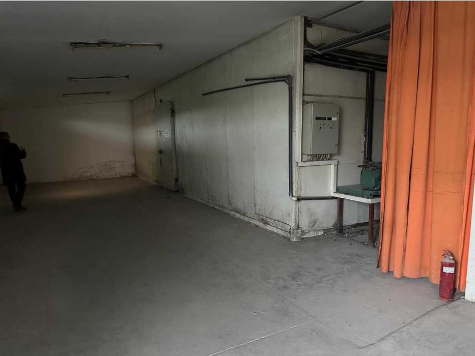 Склад за хранителни стоки 270 м2 с 2 камери, ЗПЗ