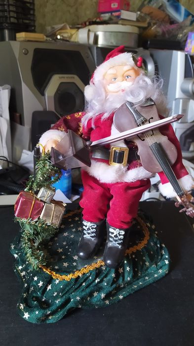 Vînd brad artificial de Crăciun și diferite ornamente