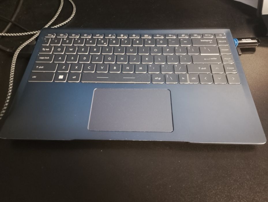 Mini PC cu tastatura si baterie built-in cu performanta buna perfect pt necunoscatori si oameni comfortabili