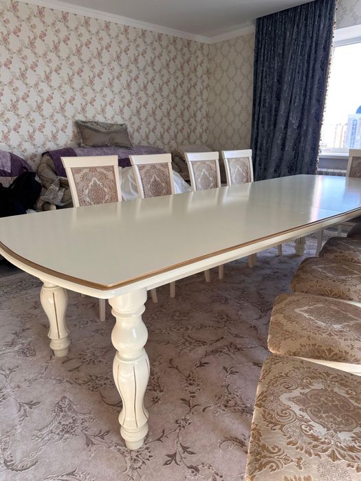 Продаю стол для гостинной