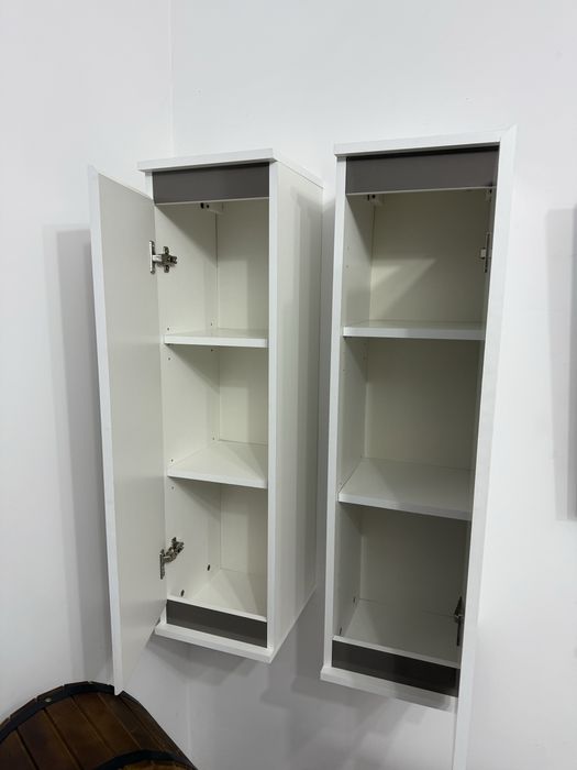 Masa + comoda + 2 dulapuri de perete