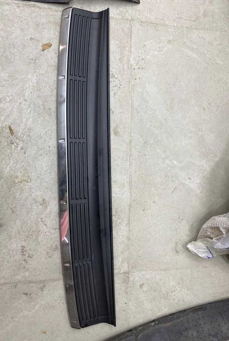 Накладка заднего бампера Lexus LX570 Б/У Оригинал