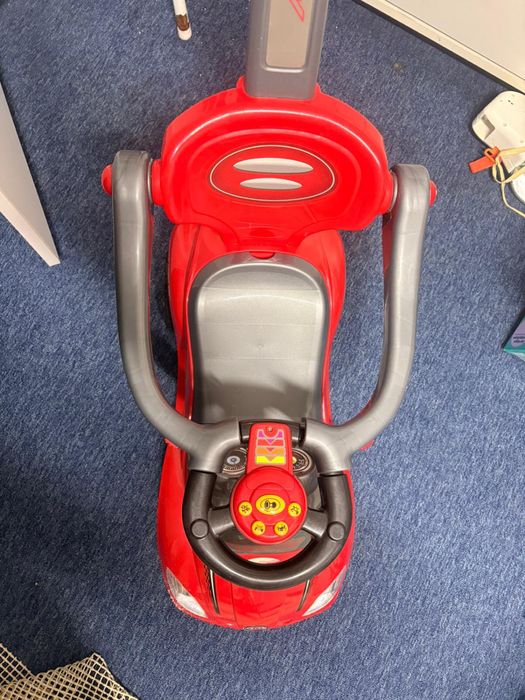 Masinuta cu melodii si sunete