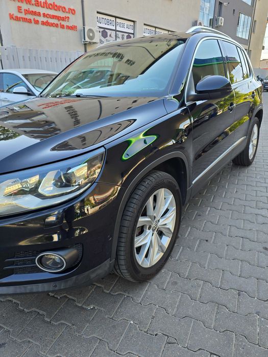 VOLKSWAGEN Tiguan