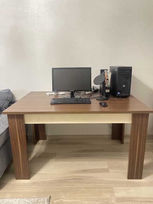 Продам стол обеденный