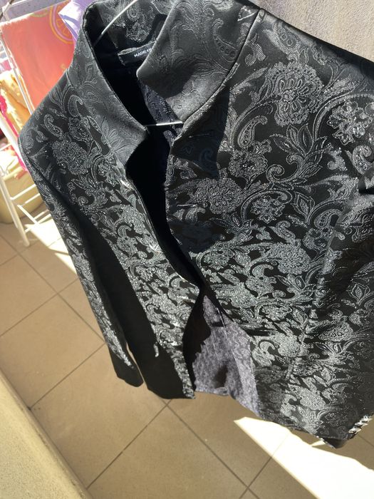 Vand costum de barbati/mire foarte frumos si elegant facut pe comanda in Italia(Andrea Versali)