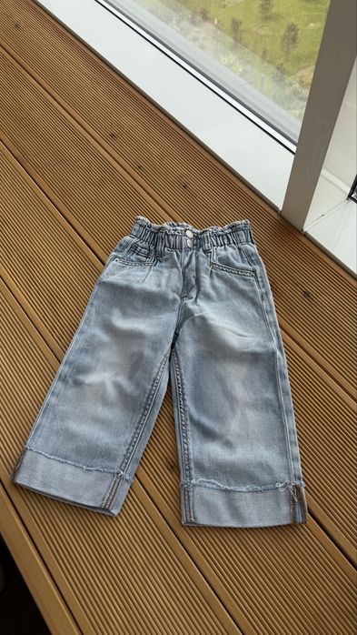 Продам для девочки на 2-3 года