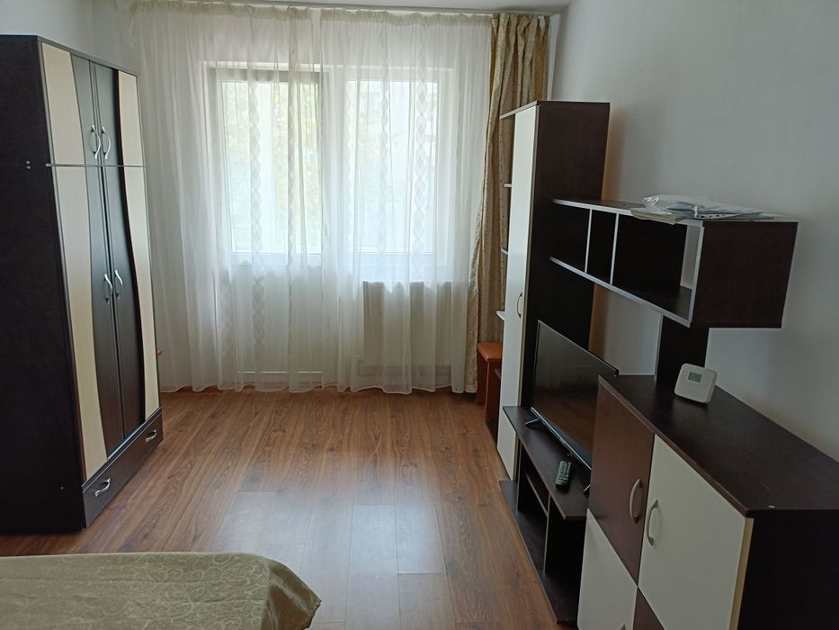 Închiriez garsonieră