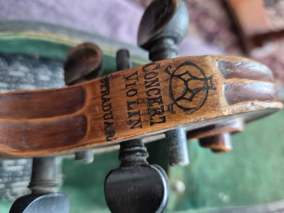 Vand vioară veche, tip Stradivarius în stare bună