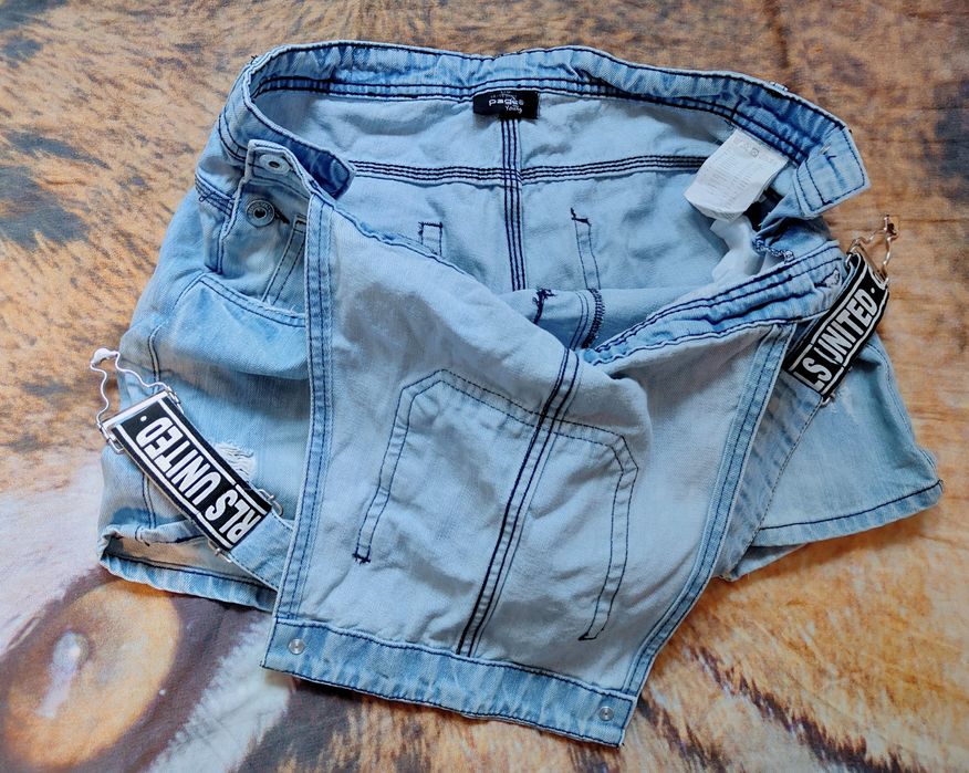 Pantaloni scurți salopeta dama.