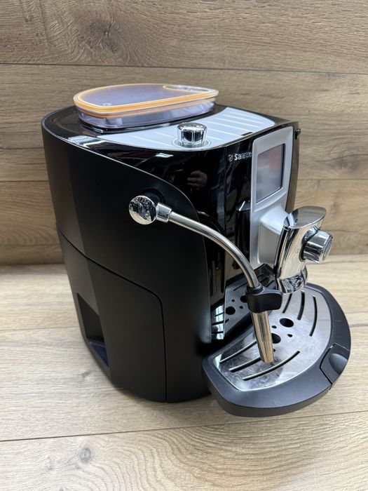 Продавам кафемашина Saeco Black Touch Plus Type:SUP032AR