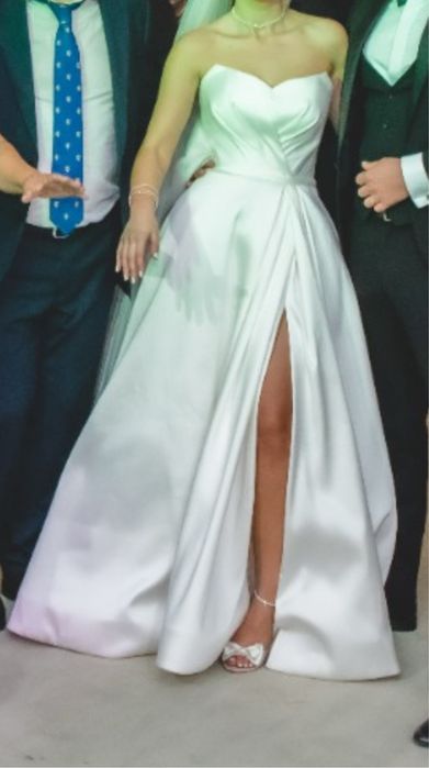 Rochie de mireasa cu trena (si cu prindere speciala pentru trena)