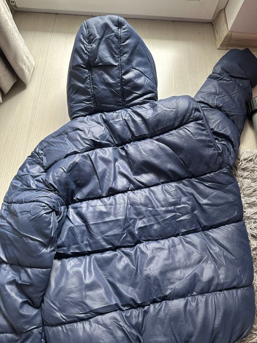 Яке момче De facto