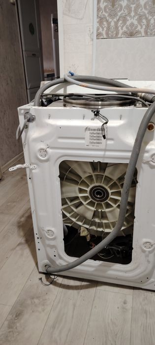 Продам стиралку на запчасти Haier