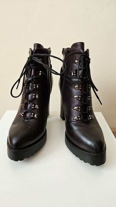 Продам ботильоны женские