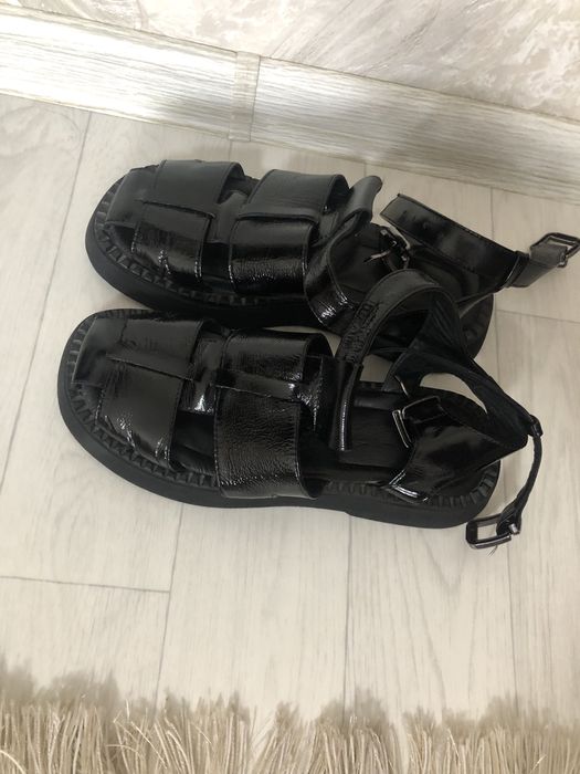 Продам сандали женское
