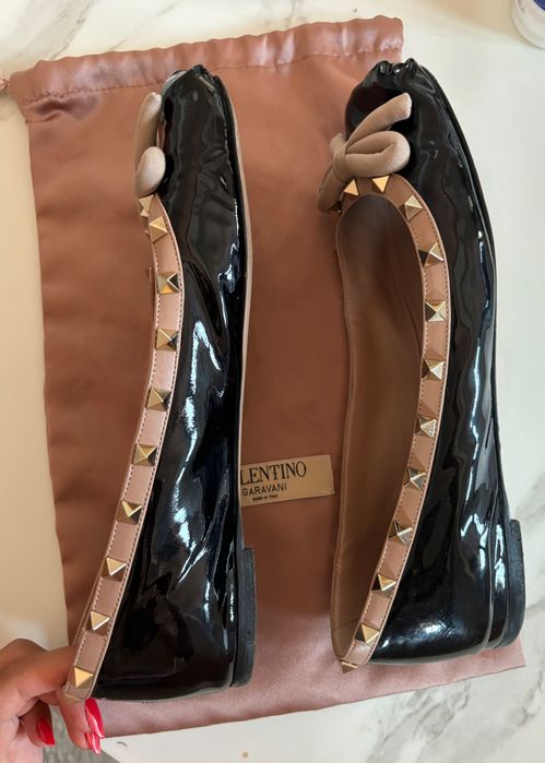 Балеринки Valentino Garavani от лакирана кожа