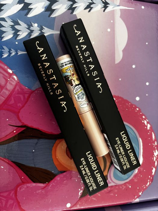 Очни линии 2 бр. и гел да вежди the balm