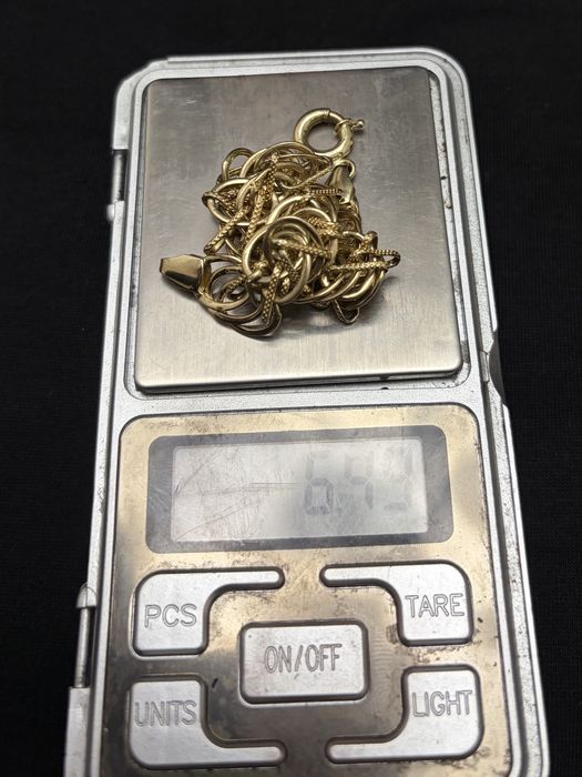 Brosslet sotiladi,срочно продаю бросслет.