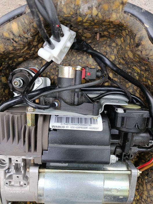 Компрессор пневмы BMW X5 E53