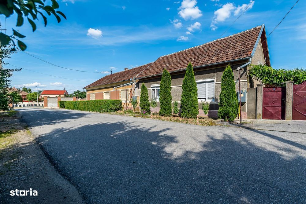 Casa 3 camere, bucatarie si baie, in zona centrala din Chisineu-Cris