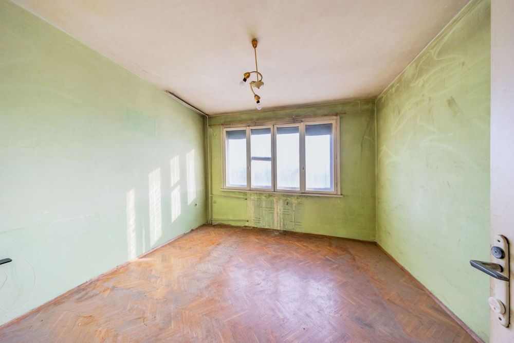 Продава се Тристаен апартамент в Плевен, Идеален център - 91 кв.м за 645 €/кв.м - Снимка #2