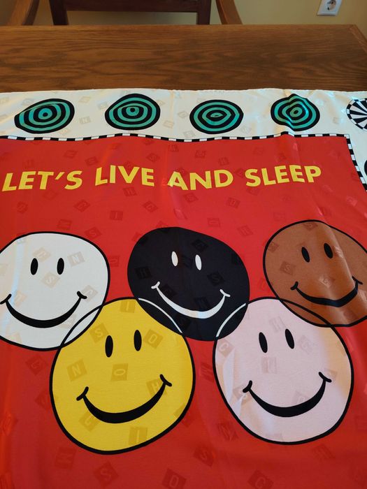 Красив копринен шал Moschino