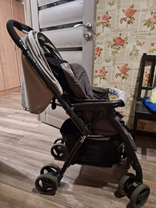Коляска складная Joie
