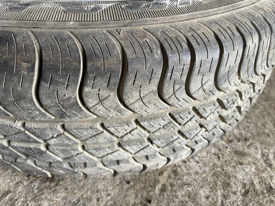 Продается шина с диском R17 235/65