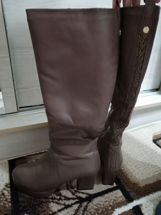 Сапоги 2 пары корневые и черные