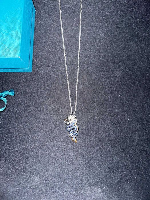 Pandantiv Dragon Effy Safari din argint sterling și aur de 18K cu safir, 0,71 carate totale (TCW) – Argint sterling & aur de 18K / N/A