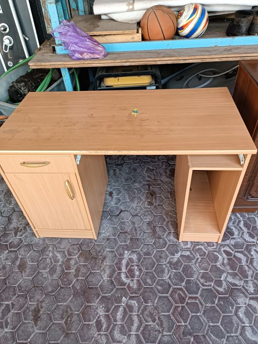 Компьютерный стол