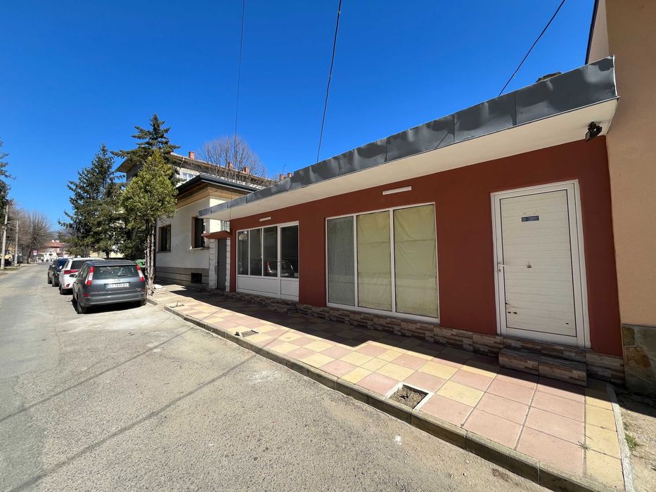 Отдава се под наем търговско помещение в района на ОУ „Георги Кирков“