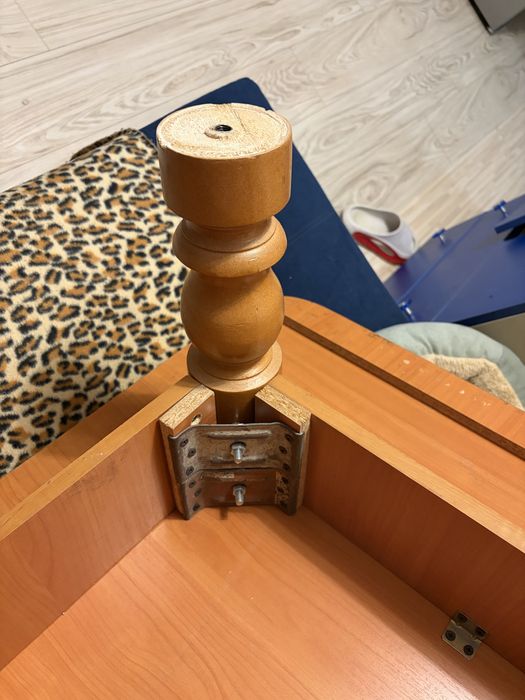 Стол большой кухонный